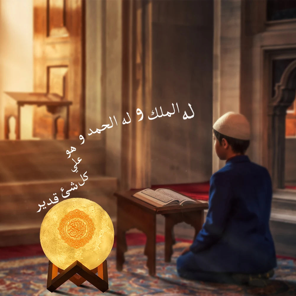 Kur'an Okuyan Ay Lambası